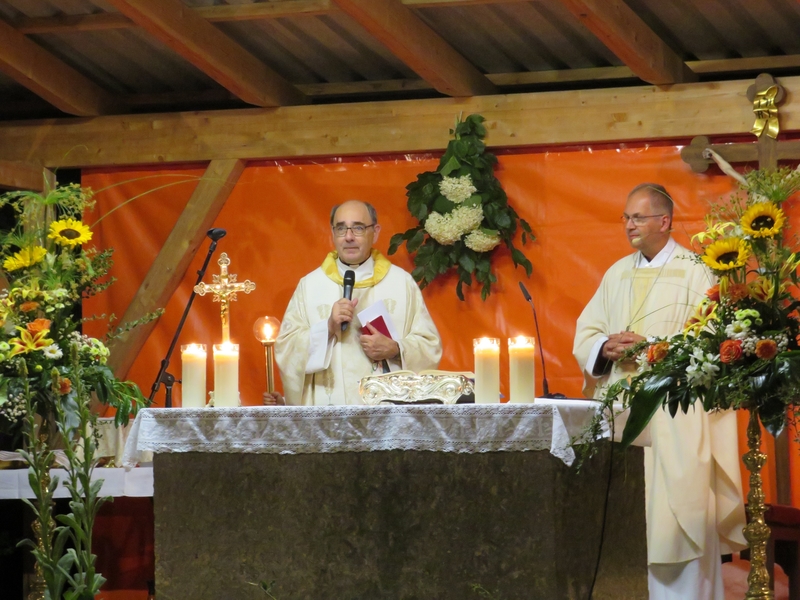Pfarrer Clemens Voss freute sich sehr über den Besuch von Abt Markus Eller